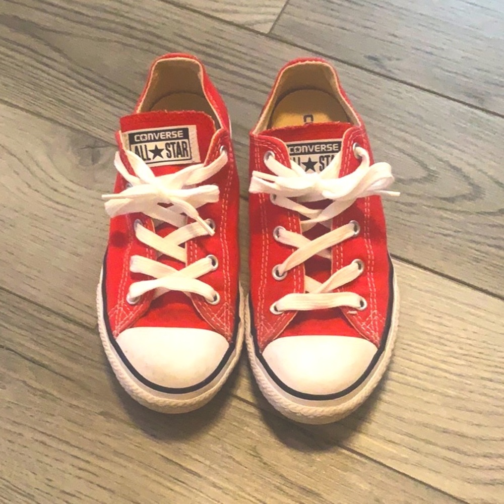Girls Converse sz 2 Red